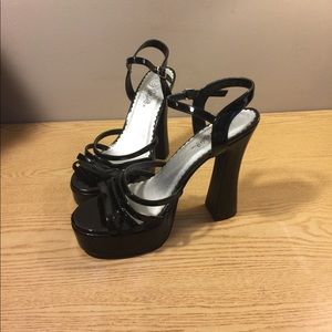 Ladies chunky black heels